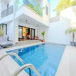 La Casa Marina & Hotel *