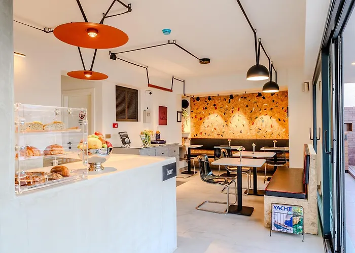 La Casa Marina & フェティエ